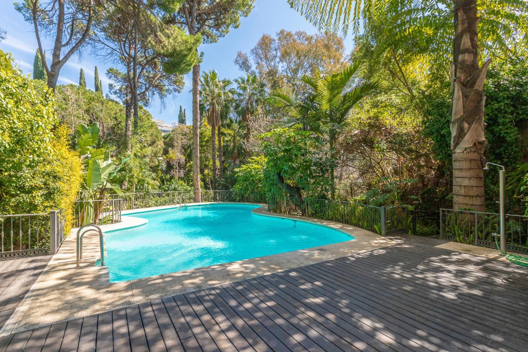 Lujoso Apartamento Con Piscina En Paseo Maritimo Marbella Esterno foto