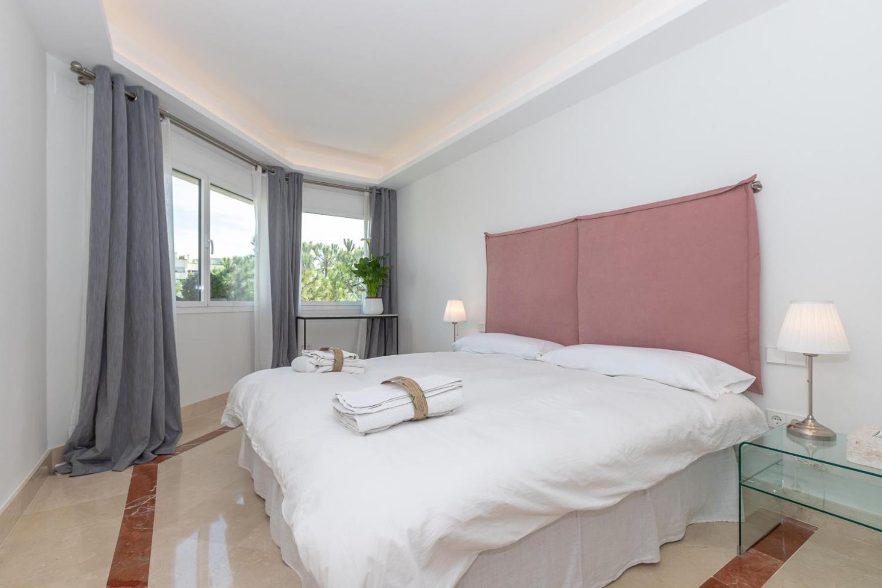 Lujoso Apartamento Con Piscina En Paseo Maritimo Marbella Esterno foto