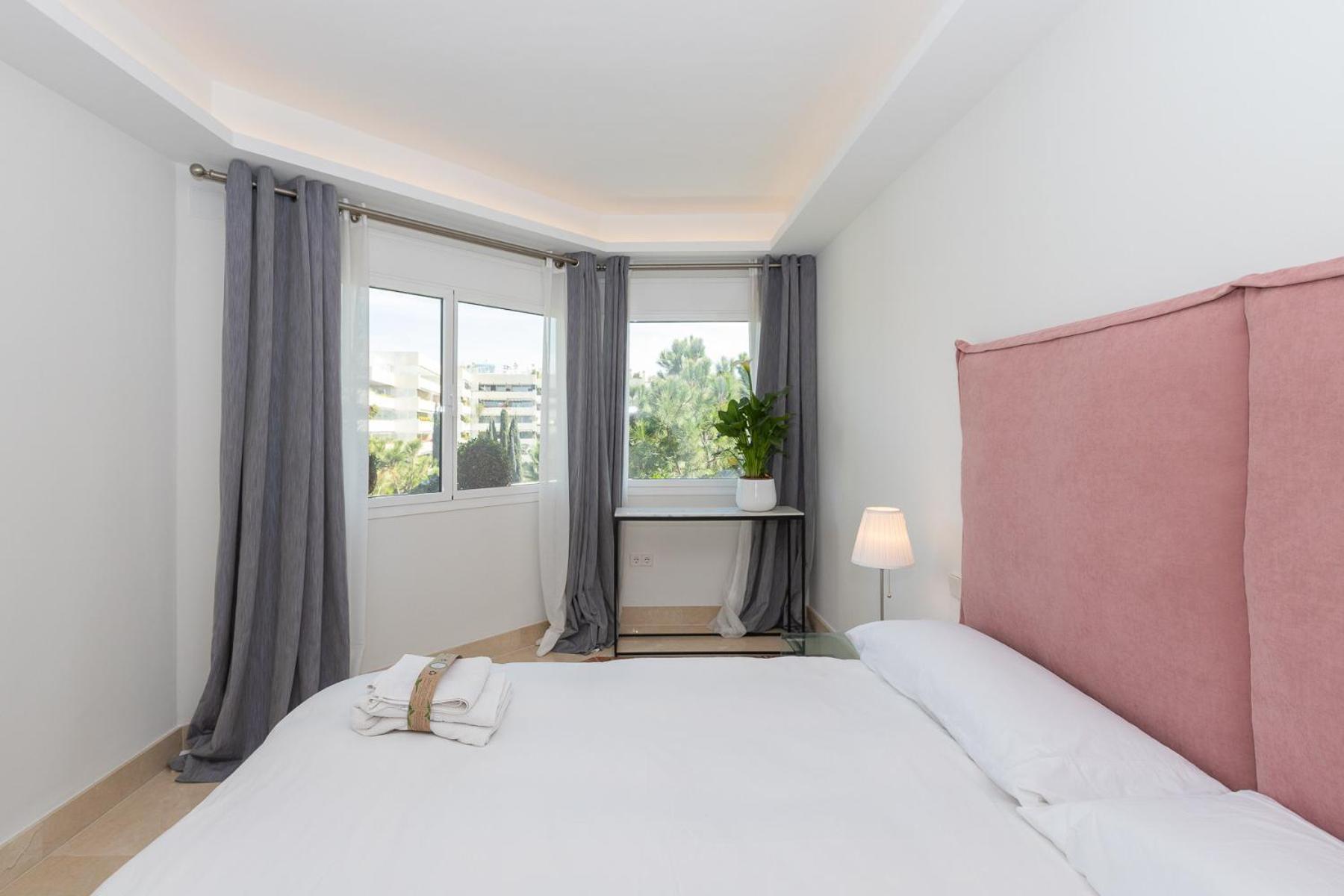 Lujoso Apartamento Con Piscina En Paseo Maritimo Marbella Esterno foto